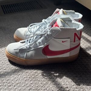NikeSB Zoom Blazer Mid 'Deconstructed White University Red Gum'